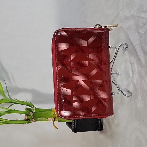 Michael Kors Mini Wallet - Picture 4 of 16